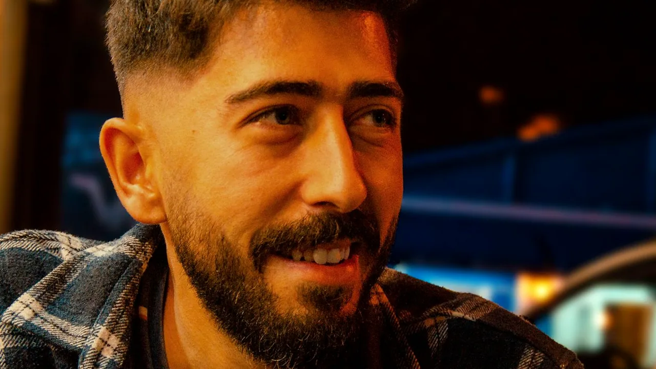 Portrait de Florent, 31 ans, Scorpion, conducteur de bus à Saint-Étienne, inscrit sur CoeurAstral