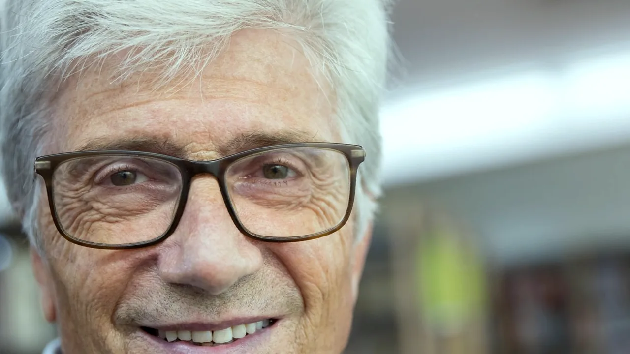 Portrait de Yann, conducteur de poids lourd, le regard pensif.